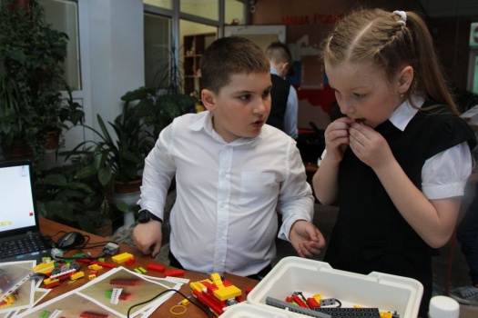 ​В Центре образования «Эврика» 4 мая 2018 года состоялся конкурс будущих кибер-инженеров «LEGO-умники». 9