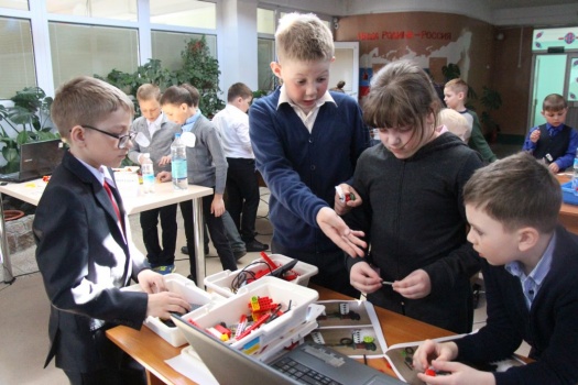 ​В Центре образования «Эврика» 4 мая 2018 года состоялся конкурс будущих кибер-инженеров «LEGO-умники». 8
