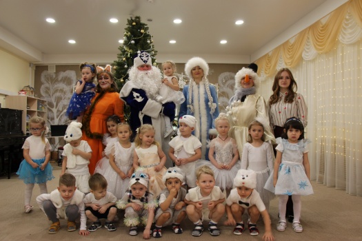 В преддверии празднования Нового года для дошкольного отделения проведены волшебные представления 4