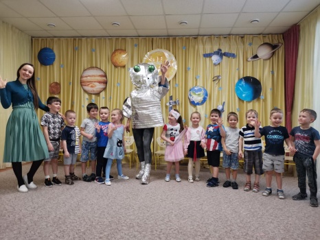 В дошкольном отделении Центра образования на Топоркова прошла тематическая неделя посвященная Дню авиации и космонавтики 9