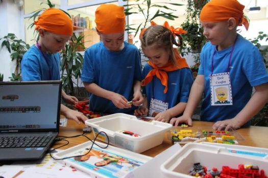 27 апреля 2016 года в Центре образования «Эврика» впервые состоялся краевой LEGO-турнир среди обучающихся образовательных организаций Камчатского края «LEGO-умники»