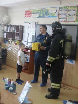 ​Среди обучающихся Центра образования пожарные провели уроки ОБЖ. 0