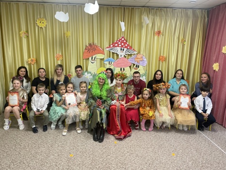 ​В отделении на Топоркова прошли утренники «Золотая осень» для ребят старшего дошкольного возраста. 9