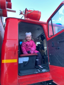 Для дошколят приезд пожарных в детский сад стал настоящим сюрпризом. 1