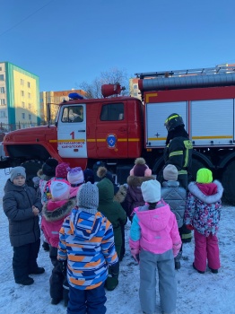 Для дошколят приезд пожарных в детский сад стал настоящим сюрпризом. 4